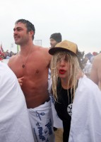 /album/lady-gaga-y-taylor-kinney-en-el-polar-plunge-2015-01-03-2015-/a008-1-jpg/